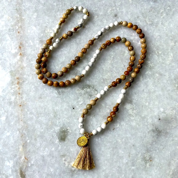 Mala necklace with tassel and gold medallian - Picture 2 of 10